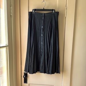 Elegant Gray Pleated Skirt